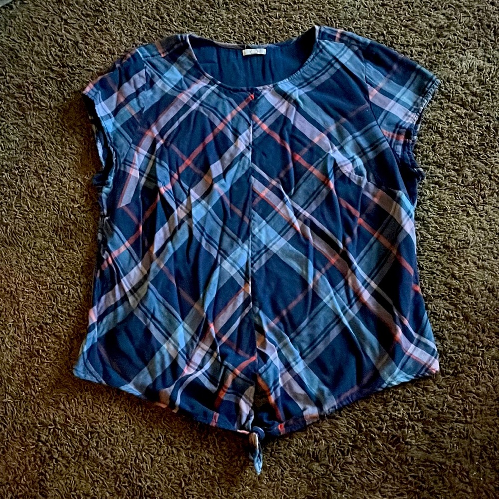 Women’s Navy Blue Plaid Short Sleeve Blouse.  Size XL